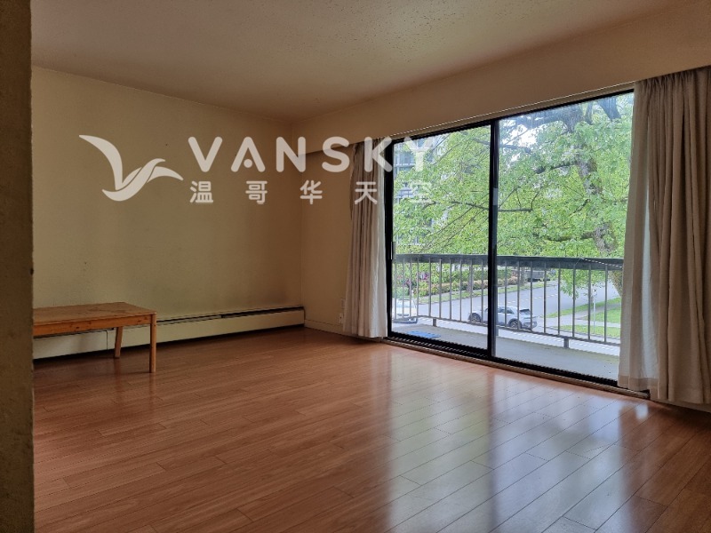 250226041548_0 livinng.jpg